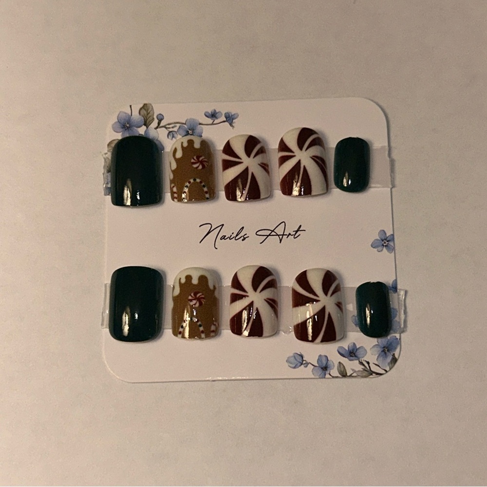 Press On Festive Christmas Nail Art Set with Candy Cane Design 24 pcs set